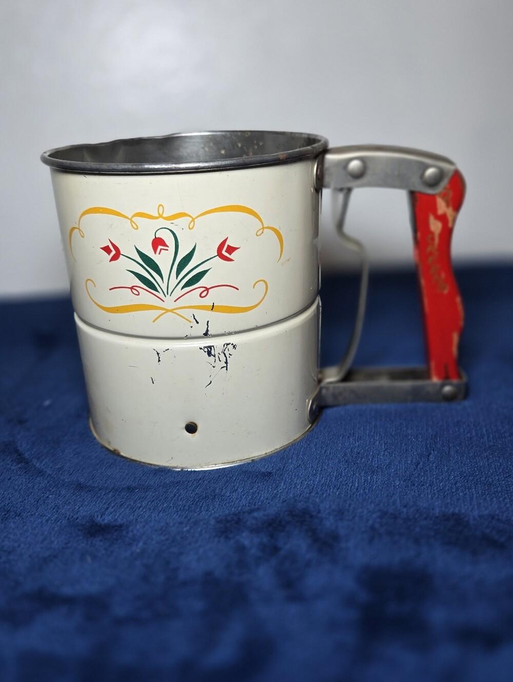 Vintage Androck Hand-i-Sift 3 Screen Flour Sifter w/Tulips Red Wooden Handle-USA